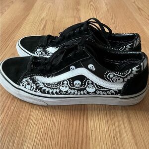 Vans Unisex Black Bandana Skull Sneakers Men 8.5, Women 10